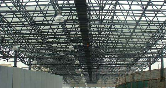 西城听网架公司的名目师阐述其网架的季节个性